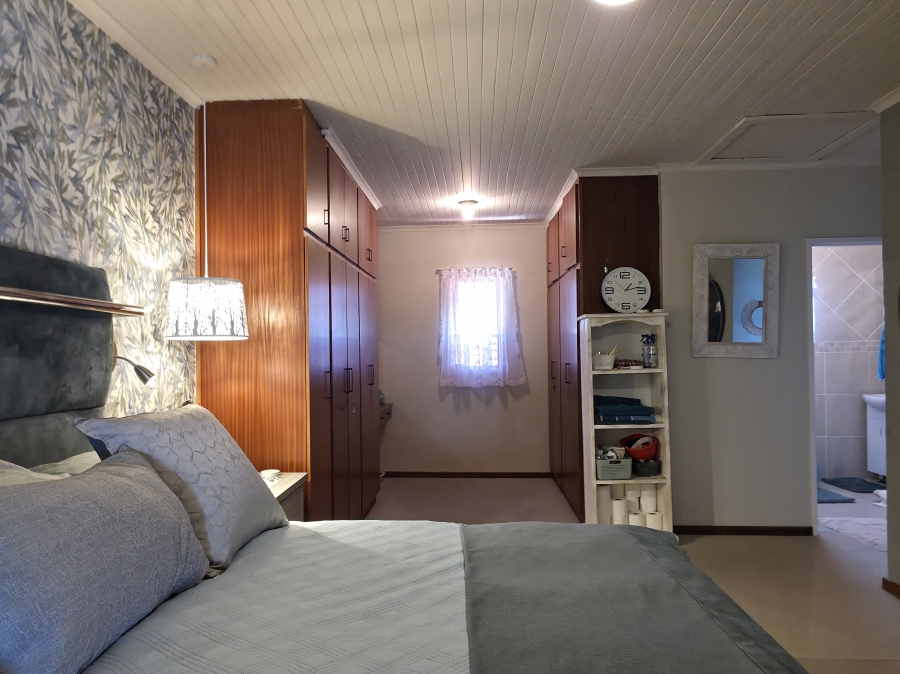 5 Bedroom Property for Sale in Wavecrest Eastern Cape